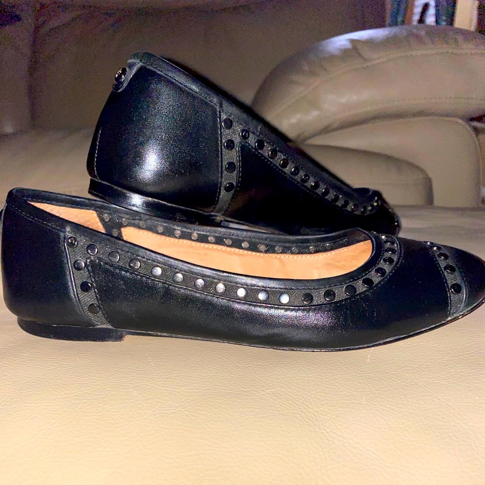 Antonio Melani Flats